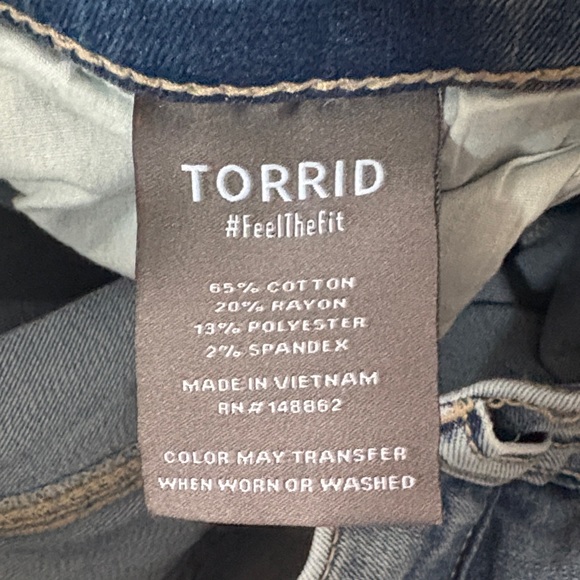 Torrid crop weekend wide leg super soft mid rise jean NWT - Picture 4 of 5